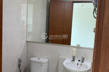 Bathroom Well Located 1BR Apartment Middle Floor with City View at Condominium Green Bay Pluit SeaView