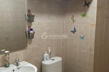 Bathroom High Floor 2BR Apartment with  View at Green Lake Sunter Apartment
