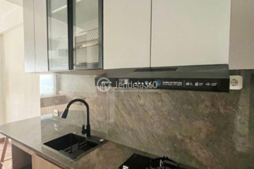 Kitchen Homey Studio Apartment Middle Floor with City View at Patraland Urbano Apartment