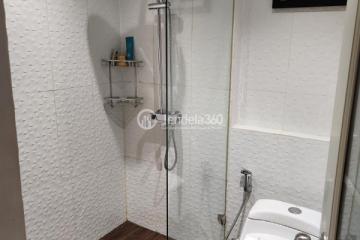 Bathroom Comfortable 2BR Apartment High Floor with City View at Puri Imperium Apartment