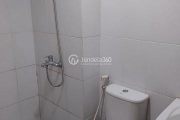 Bathroom Studio Patraland Urbano Apartment at Low Floor