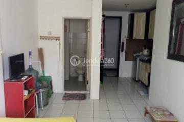 Bedroom Low Floor Studio Apartment with City View at Modernland Golf Apartment