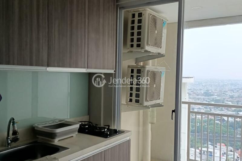 Kitchen Low Floor 3BR Apartment with  View at Vittoria Residence