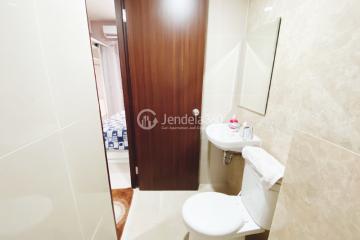 Bathroom Studio Apartment with  View at Transpark Cibubur Apartment
