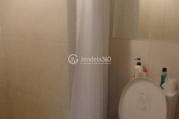 Bathroom Cozy 1BR Apartment Low Floor with  View at Trivium Terrace