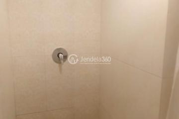 Bathroom Cozy 1BR Apartment Low Floor with  View at Trivium Terrace