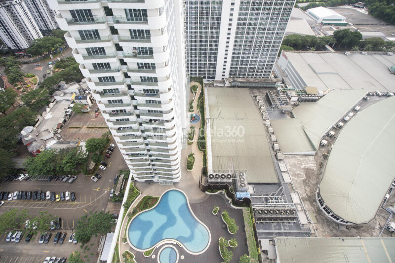 Balcony Strategic Location 1BR Apartment High Floor with City View at U Residence Karawaci