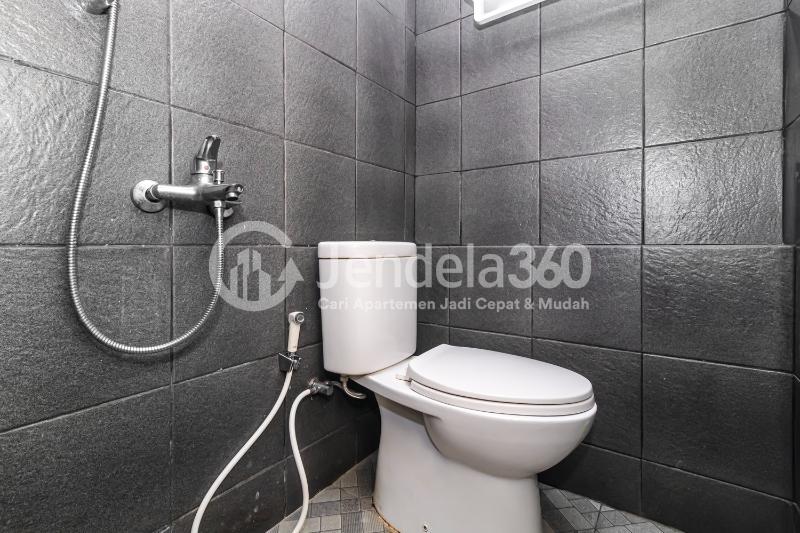 Bathroom 2BR Apartment with  View at Green Park View Apartment
