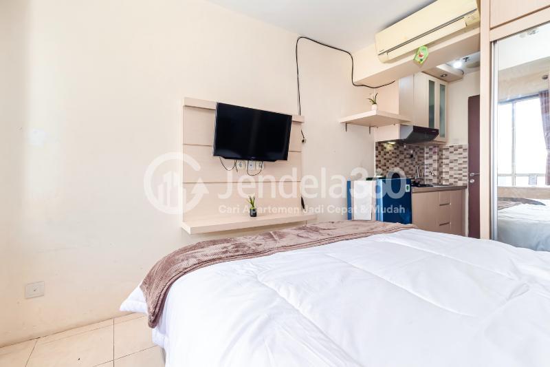 Bedroom High Floor Studio Apartment with City View at Tifolia Apartment