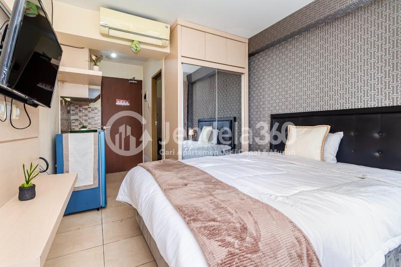 Bedroom High Floor Studio Apartment with City View at Tifolia Apartment