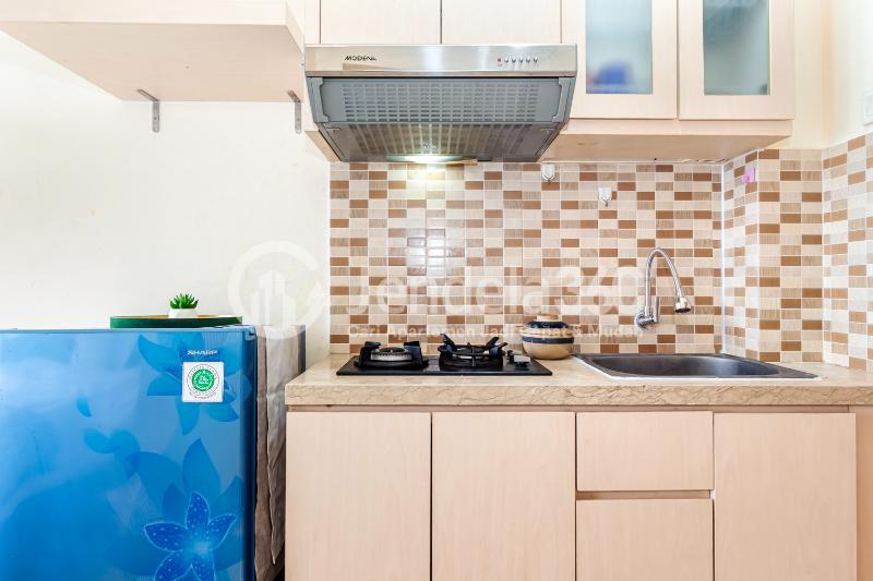 Kitchen High Floor Studio Apartment with City View at Tifolia Apartment