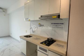 Kitchen 2BR Sky House Alam Sutera Apartment at Low Floor