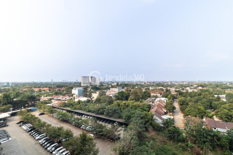 Balcony Low Floor Studio Apartment with City View at Serpong Green View Apartment