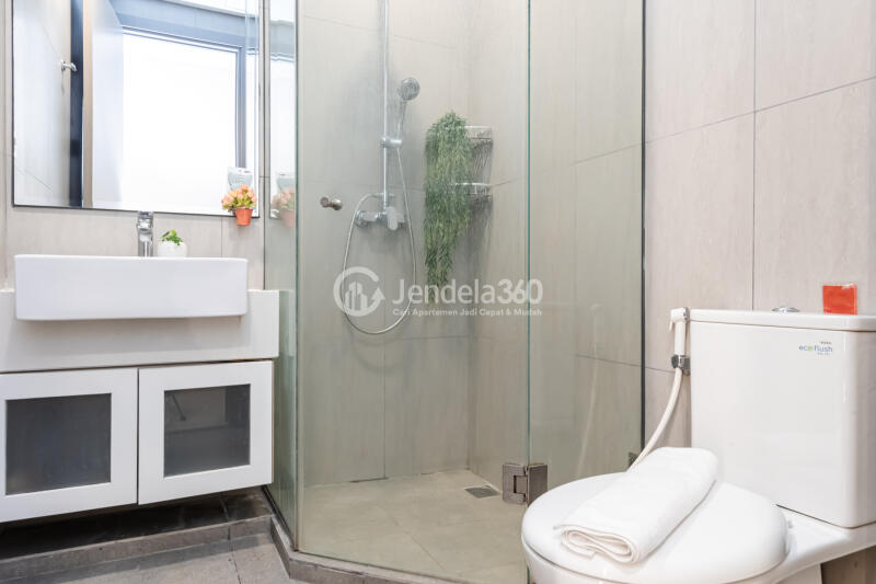 Bathroom Spacious 2BR Apartment Low Floor with City View at Fatmawati City Center Apartment