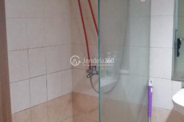 Bathroom Low Floor 3BR Apartment with  View at Mediterania Gajah Mada Apartment