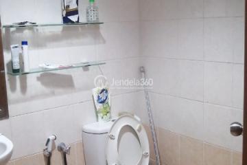 Bathroom Low Floor 3BR Apartment with  View at Mediterania Gajah Mada Apartment