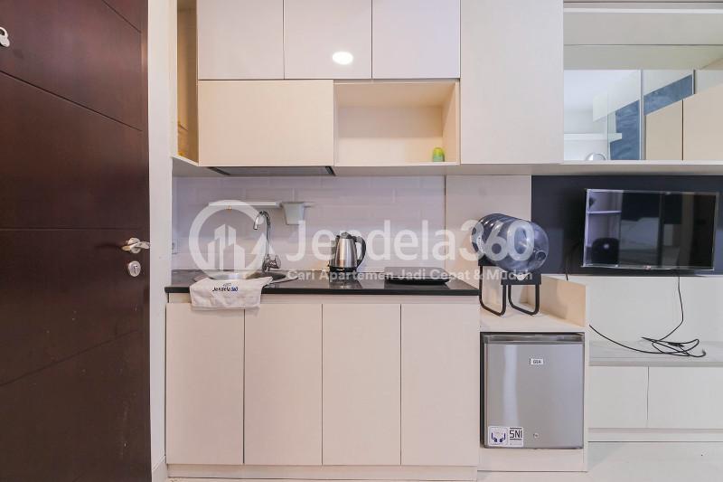 Kitchen Cozy Studio Apartment with Direct Access to Universitas Indonesia Train Station at Taman Melati Margonda Apartment