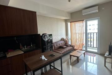 Living Room Middle Floor 1BR Apartment with City View at Skyline Paramount Serpong