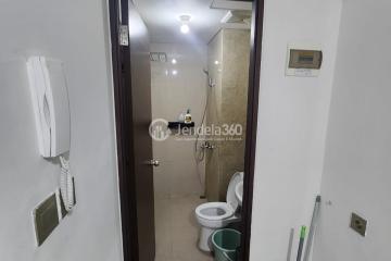 Bathroom Best Deal 2BR Apartment at Transpark Cibubur Apartment Tower Aurora