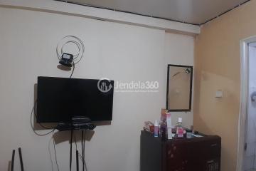 Living Room Cozy 1BR Apartment at Modernland Golf Apartment Low Floor