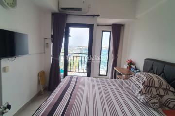 Bedroom Tidy Studio Apartment at Sayana Apartment Low Floor