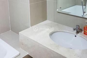 Bathroom Flawless 1BR Apartment at Skyline Paramount Serpong Middle Floor