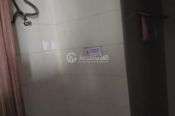Bathroom 2BR Apartment with - View at Sunter Icon