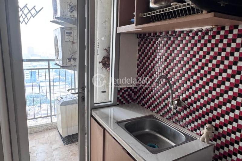 Kitchen 2BR Green Lake Sunter Apartment at Tower Southern Park
