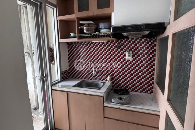 Kitchen 2BR Green Lake Sunter Apartment at Tower Southern Park