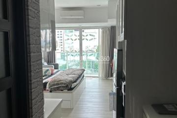 Bedroom Low Floor Studio Apartment with  View at Tamansari La Grande Apartment