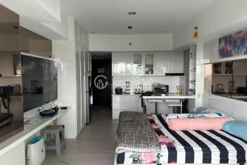 Bedroom Low Floor Studio Apartment with  View at Tamansari La Grande Apartment