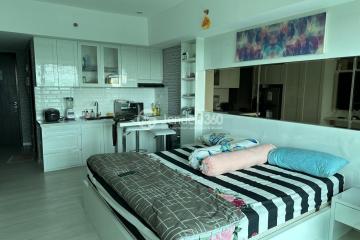 Bedroom Low Floor Studio Apartment with  View at Tamansari La Grande Apartment