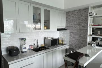 Kitchen Low Floor Studio Apartment with  View at Tamansari La Grande Apartment