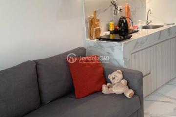 Living Room Fancy 2BR Apartment Middle Floor with  View at The Parc SouthCity