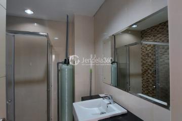 Bathroom 3BR Trivium Terrace Apartment at Tower North