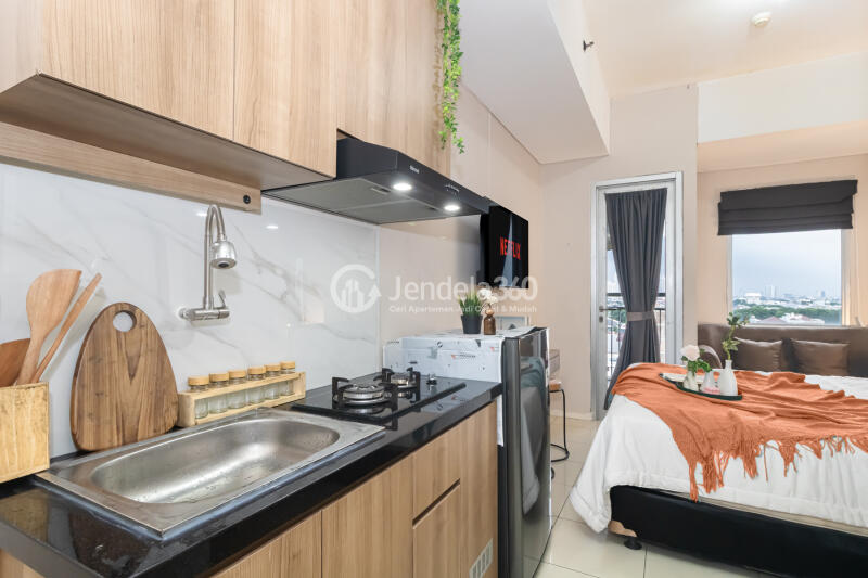 Kitchen Well Located Studio Apartment at Green Lake Sunter Apartment Low Floor