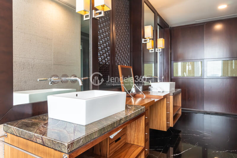 Bathroom Lovely 3BR Apartment at Shangri-La Residence Tower -