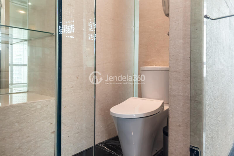Bathroom Lovely 3BR Apartment at Shangri-La Residence Tower -