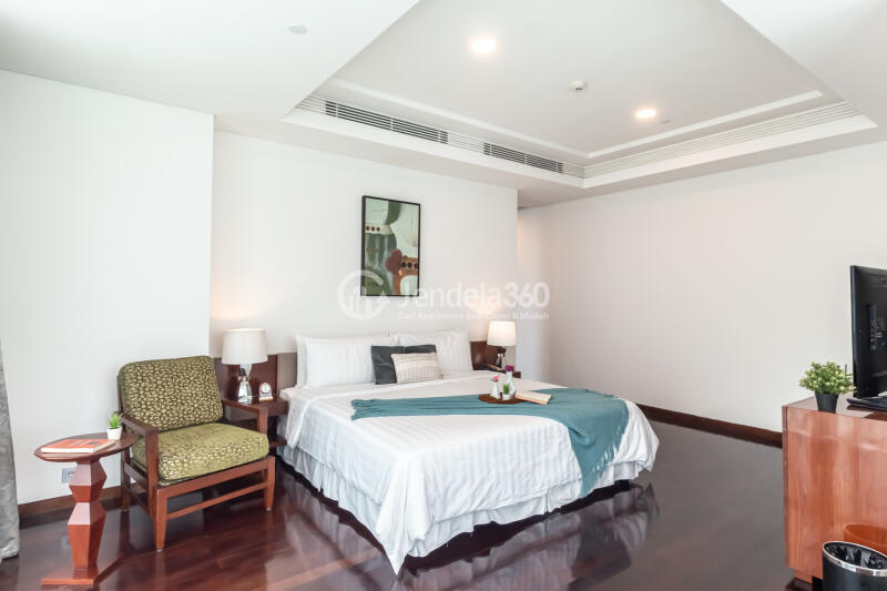 Bedroom 1 3BR Shangri-La Residence Apartment at Low Floor