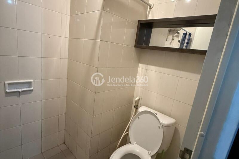 Bathroom Studio Apartment with City View at Signature Park Grande