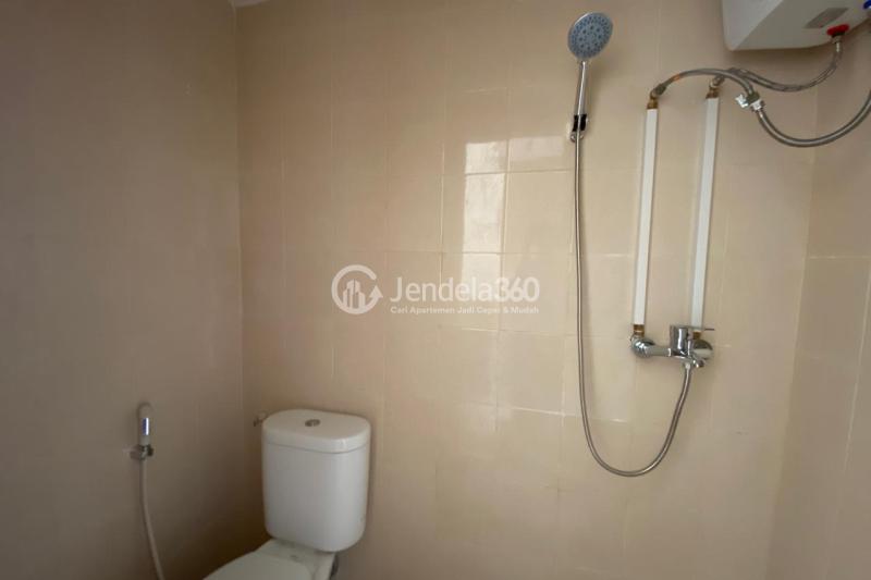 Bathroom Studio Apartment with  View at Sunter Park View Apartment