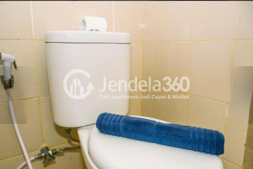 Bathroom 2BR Serpong Green View Apartment at Tower B