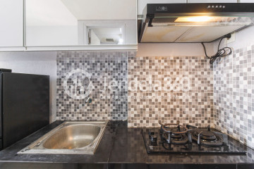 Kitchen Well-Decorated Studio Apartment with Stunning Scenery at Serpong Green View Apartment