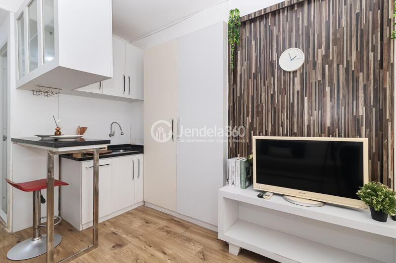 Bedroom Tidy Studio Apartment Middle Floor with City View at Green Bay Pluit Apartment