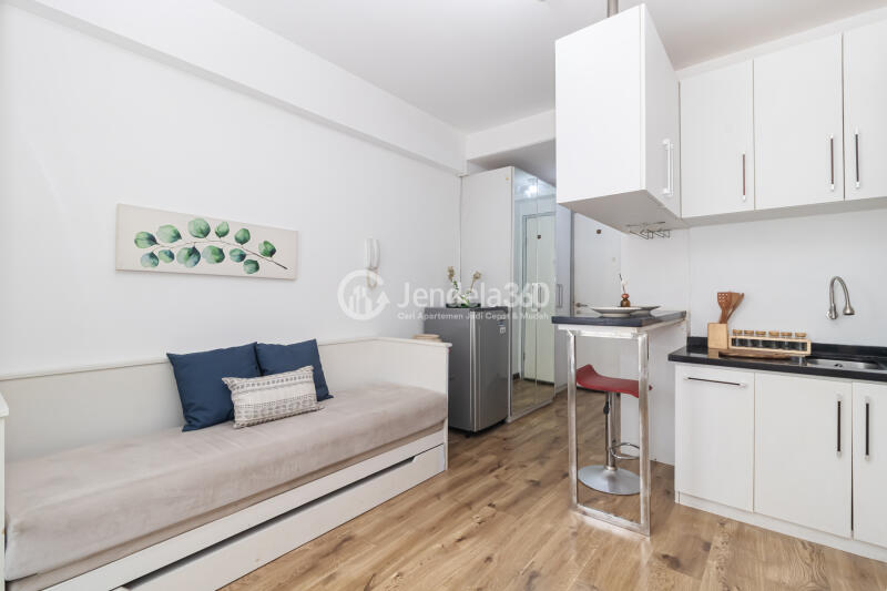 Bedroom Tidy Studio Apartment Middle Floor with City View at Green Bay Pluit Apartment