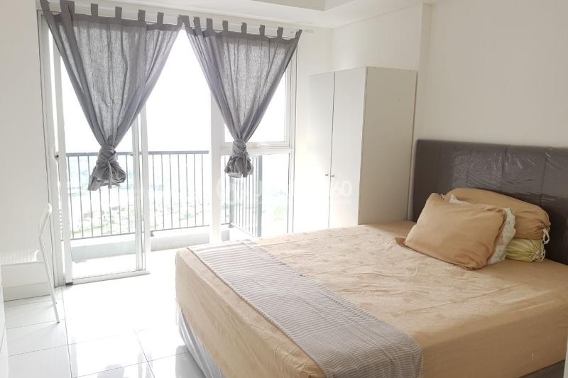 Bedroom High Floor Studio Apartment with  View at Casa De Parco Apartment