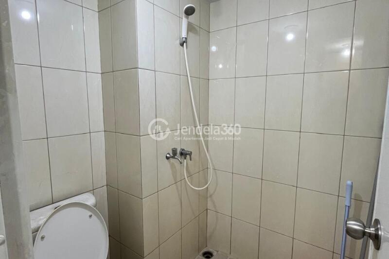Bathroom Studio The Springlake Summarecon Apartment at High Floor