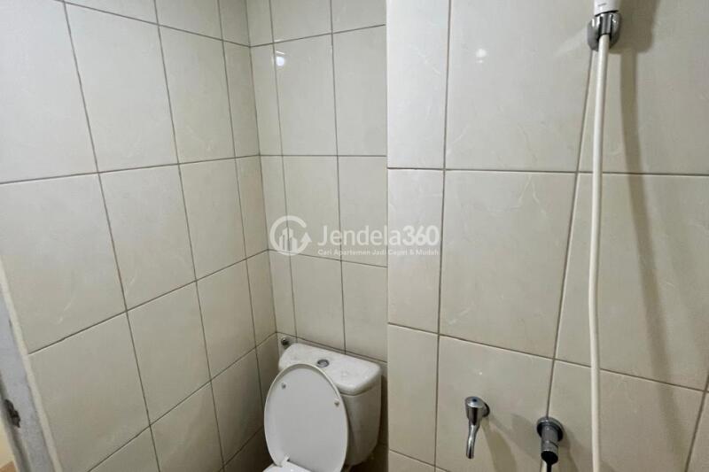 Bathroom Studio The Springlake Summarecon Apartment at High Floor