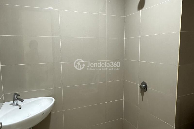 Bathroom Studio B Residence BSD Apartment at High Floor