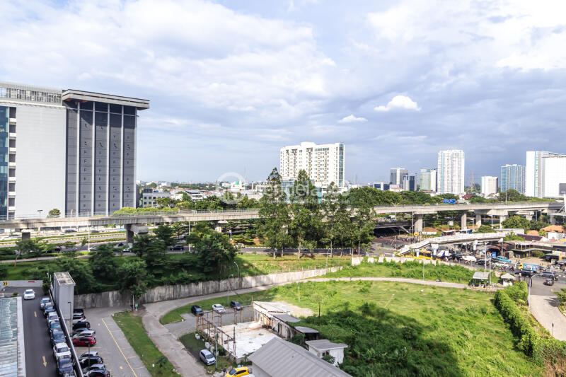 Balcony Best Deal 2BR Apartment Low Floor with - View at Signature Park Grande